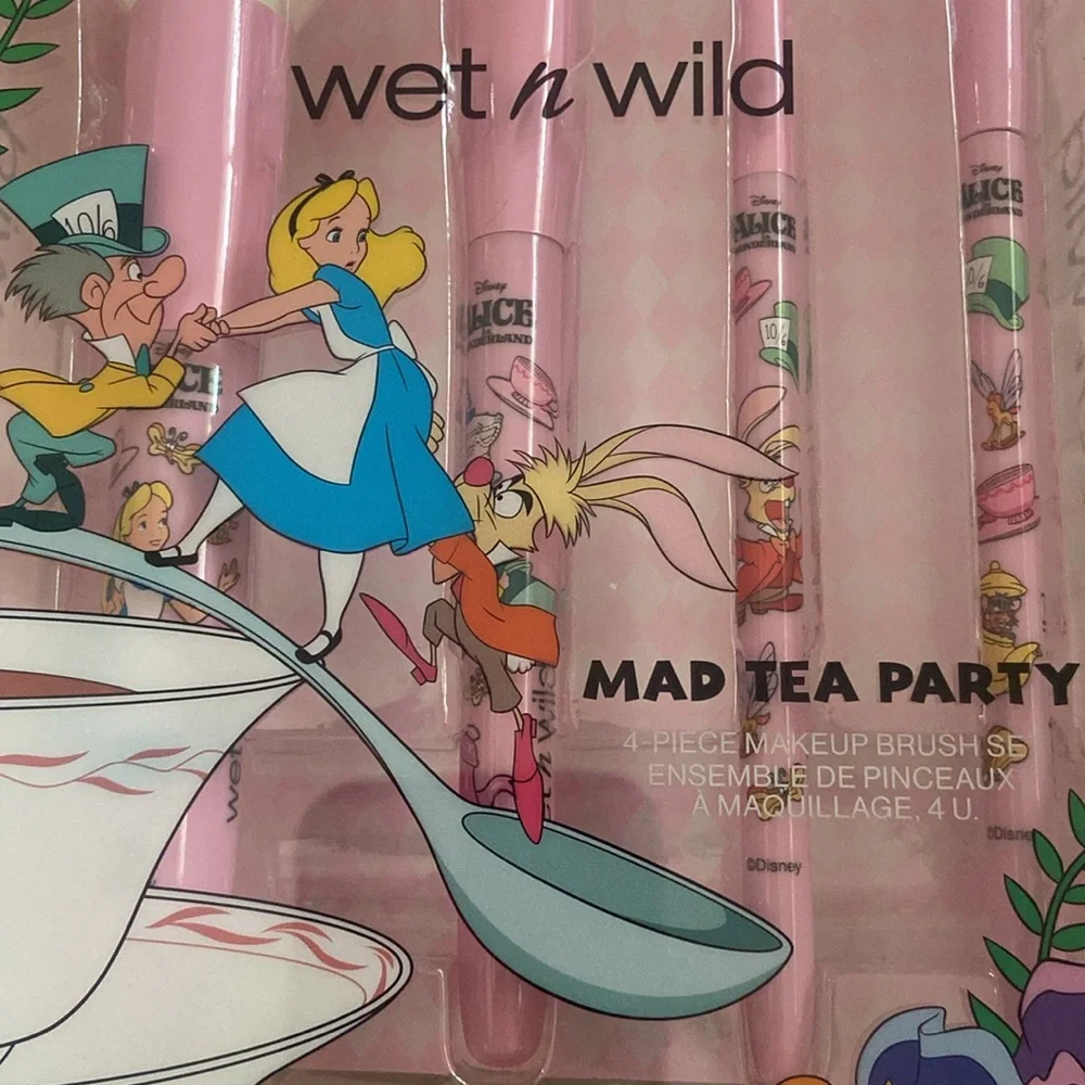 Wet n Wild x Disney Alice in Wonderland Pink Mad Tea Party Brush 4pc Set